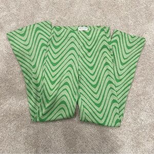 Urban Outfitters Women's Bryn Green Wave Flare Pull‎ On Pant. Size Small.